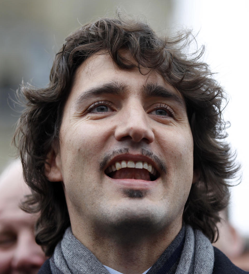 Justin Trudeau mit einem Schnauzer im Jahr 2010 (Bild: REUTERS/Chris Wattie)