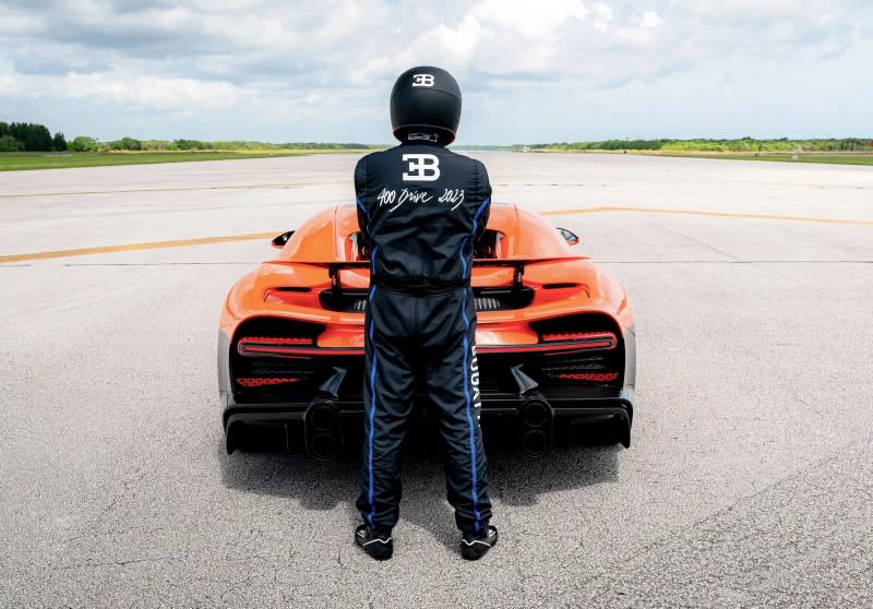 Bugatti使用甘迺迪太空中心近5公里長的飛機跑道，並且邀請車主一同來體驗時速400公里的狀態。