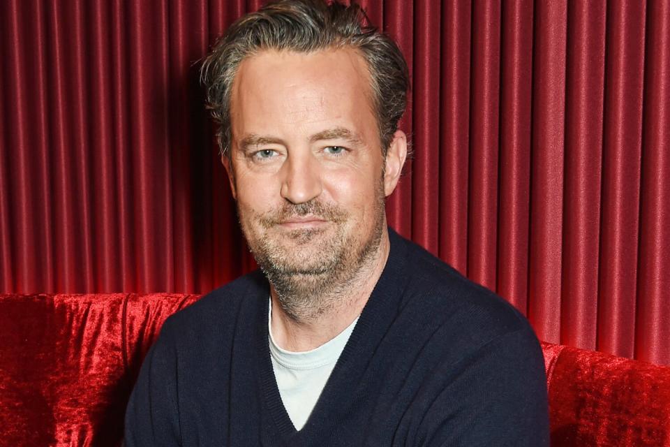 LONDON, ENGLAND - FEBRUARY 08: Matthew Perry poses at a photocall for 