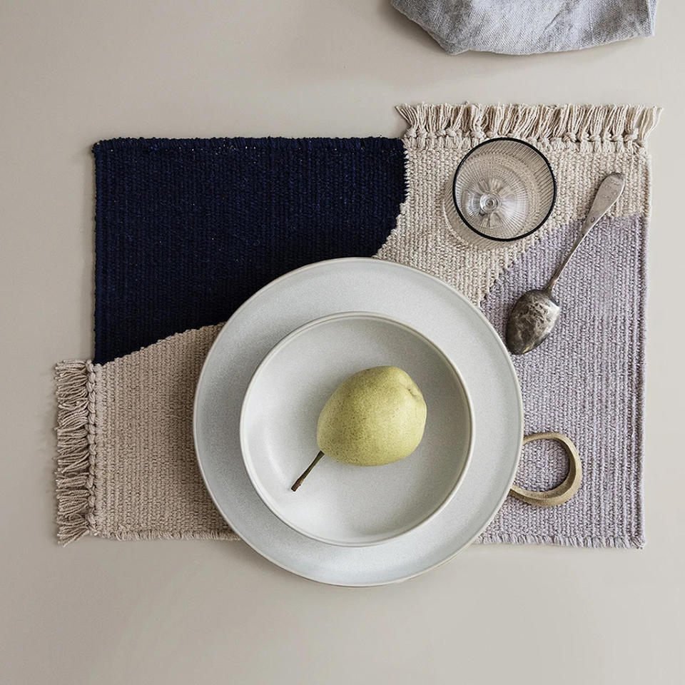 <p>Ferm Living, 35€</p><br><a href="https://fermliving.com/products/sekki-plate-large-cream?variant=29918894456896" rel="nofollow noopener" target="_blank" data-ylk="slk:Acheter;elm:context_link;itc:0;sec:content-canvas" class="link ">Acheter</a><br><a href="https://www.elle.fr/Deco/Pieces/Cuisine/Decoration-table/vaisselle-en-ceramique-design#xtor=AL-541" rel="nofollow noopener" target="_blank" data-ylk="slk:Voir la suite des photos sur ELLE.fr;elm:context_link;itc:0;sec:content-canvas" class="link ">Voir la suite des photos sur ELLE.fr</a><br><h3> A lire aussi </h3><ul><li><a href="https://www.elle.fr/Deco/Pieces/Cuisine/Equipements/Desserte-cuisine#xtor=AL-541" rel="nofollow noopener" target="_blank" data-ylk="slk:Des dessertes de cuisine jolies et pratiques;elm:context_link;itc:0;sec:content-canvas" class="link ">Des dessertes de cuisine jolies et pratiques</a></li><li><a href="https://www.elle.fr/Deco/Pieces/Cuisine/Decoration-table/Fleurs-sechees-ceramique-4-creatrices-nous-devoilent-leur-table-de-fete#xtor=AL-541" rel="nofollow noopener" target="_blank" data-ylk="slk:Fleurs séchées, céramique : 4 créatrices nous dévoilent leur table de fête;elm:context_link;itc:0;sec:content-canvas" class="link ">Fleurs séchées, céramique : 4 créatrices nous dévoilent leur table de fête</a></li><li><a href="https://www.elle.fr/Deco/News-tendances/Chemin-de-table-en-eucalyptus-la-touche-vegetale-qui-transforme-votre-table#xtor=AL-541" rel="nofollow noopener" target="_blank" data-ylk="slk:Chemin de table en eucalyptus : la touche végétale qui transforme votre table;elm:context_link;itc:0;sec:content-canvas" class="link ">Chemin de table en eucalyptus : la touche végétale qui transforme votre table</a></li><li><a href="https://www.elle.fr/Deco/Pratique/Murs-peintures/Zellige-et-ceramique-des-materiaux-qui-depaysent#xtor=AL-541" rel="nofollow noopener" target="_blank" data-ylk="slk:Zellige et céramique, des matériaux qui dépaysent;elm:context_link;itc:0;sec:content-canvas" class="link ">Zellige et céramique, des matériaux qui dépaysent</a></li><li><a href="https://www.elle.fr/Astro/Horoscope/Quotidien#xtor=AL-541" rel="nofollow noopener" target="_blank" data-ylk="slk:Consultez votre horoscope sur ELLE;elm:context_link;itc:0;sec:content-canvas" class="link ">Consultez votre horoscope sur ELLE</a></li></ul>