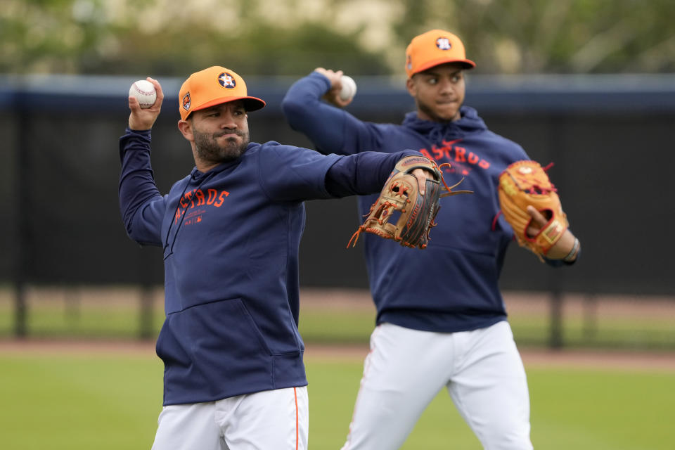 Houston Astros' Jose Altuve, left, and teammate Jeremy Pena warm up for a spring training baseball workout Monday, Feb. 19, 2024, in West Palm Beach, Fla. (AP Photo/Jeff Roberson)