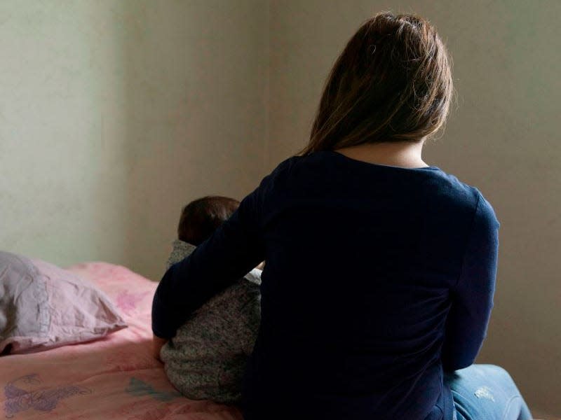 A mother and her child pose in a room in a temporary apartment of the Home association in Paris on November 22, 2016. The Home association, created in 2006, rents 3 apartments and a house in the surburbs of Paris, for a temporary relocation for women aged 18 to 30, victims of domestic violence or in family breakdown. / AFP PHOTO / GEOFFROY VAN DER HASSELT (Photo credit should read