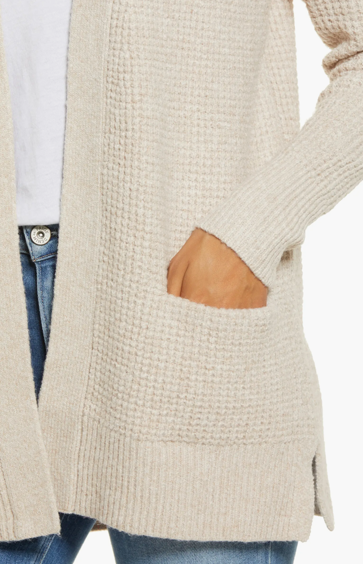 Warm your hands, cradle your phone, or store your favourite snack (important!) in the pockets of this open front cardigan.