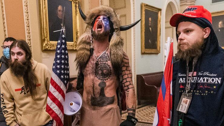 Anhänger Trumps vor dem Plenarsaal des Senats. Foto: dpa