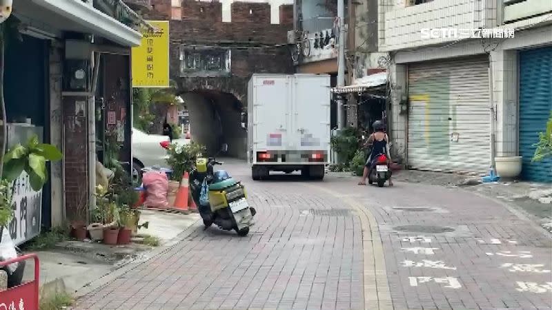 其他物流車司機看到古城門通常絕不會強行通過，不是倒車就是繞路。