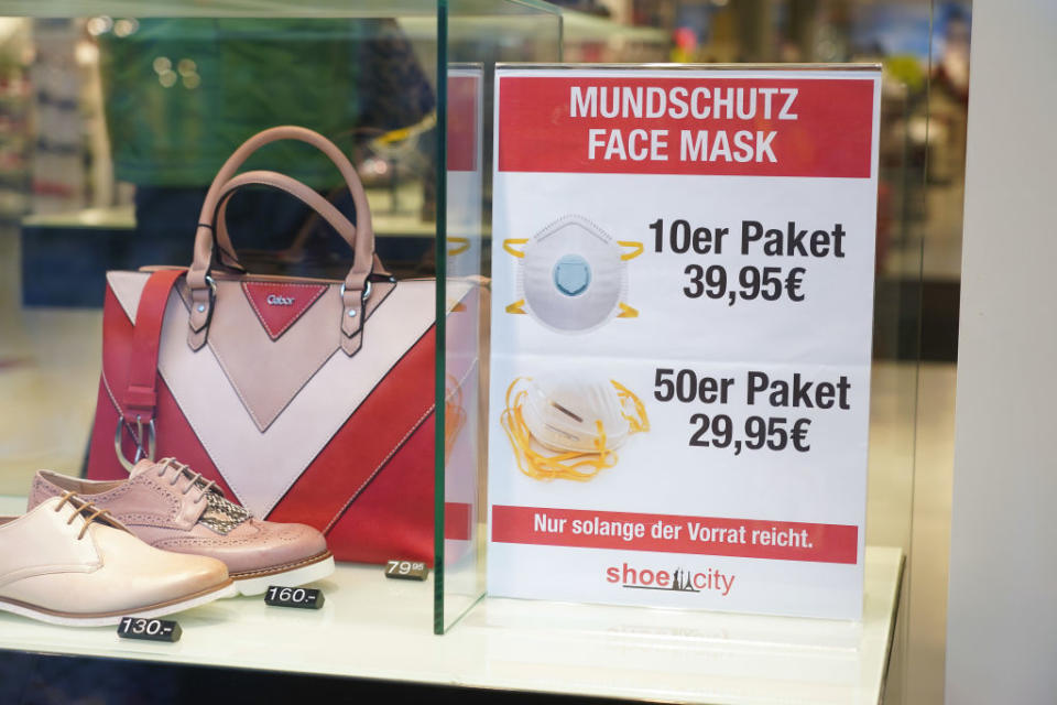Mundschutz-Angebot in Berlin (Photo by Sean Gallup/Getty Images)