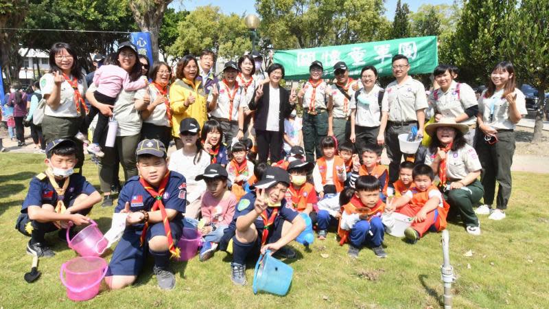 彰化縣植樹種樹種福田　大手牽小手種下希望愛護地球