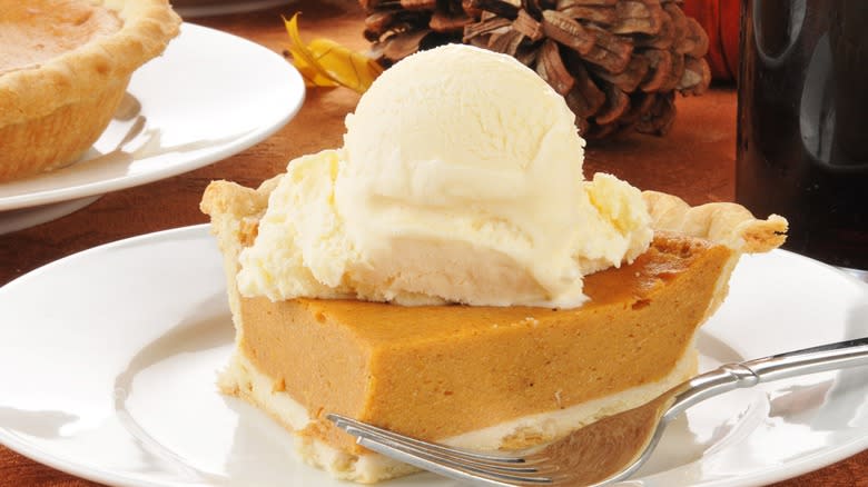 Pumpkin pie, vanilla ice cream