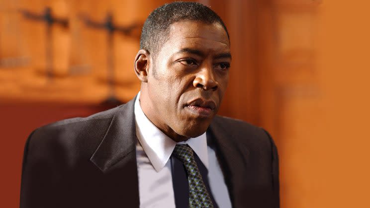 Ernie Hudson as Warden Leo Glynn on HBO's OZ. (Credit: HBO)