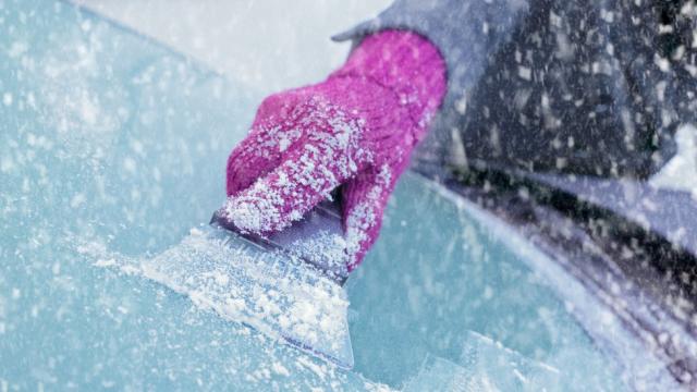 Homemade Windshield De-Icer: Frugal Tip