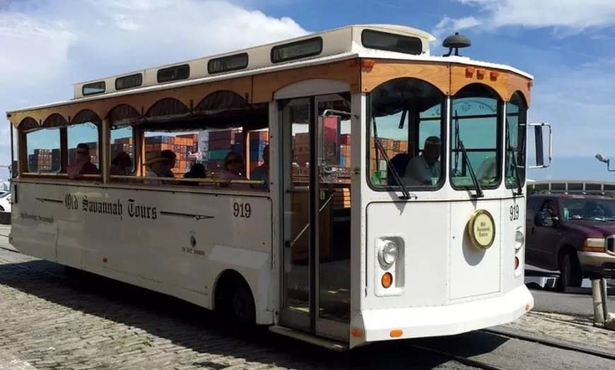 tour trolley in Savannah