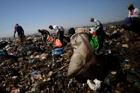 Waste pickers work at 'Lixao da Estrutural', Latin America's largest rubbish dump, in Brasilia, Brazil, January 19, 2018. REUTERS/Ueslei Marcelino