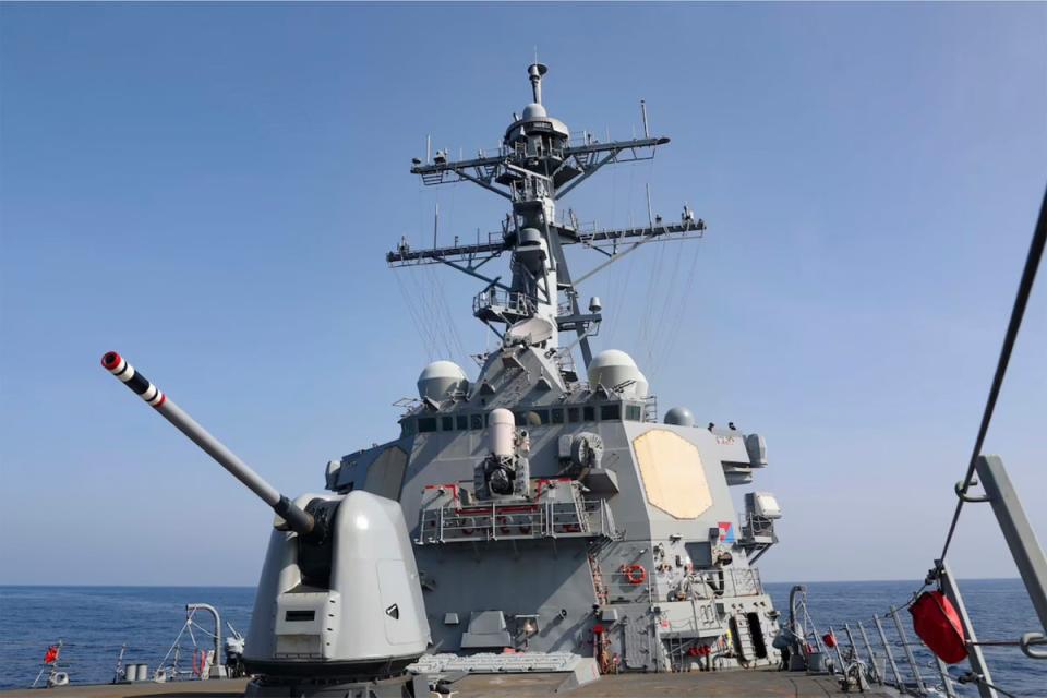 El USS Milius en el Estrecho de Taiwán (AP)