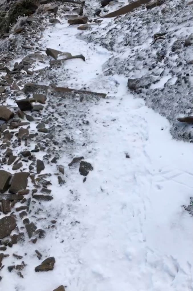 雪霸國家公園管理處十八日表示，山友發現海拔三千五百公尺以上區域有積雪。（山友Derek Lin提供，中央社）