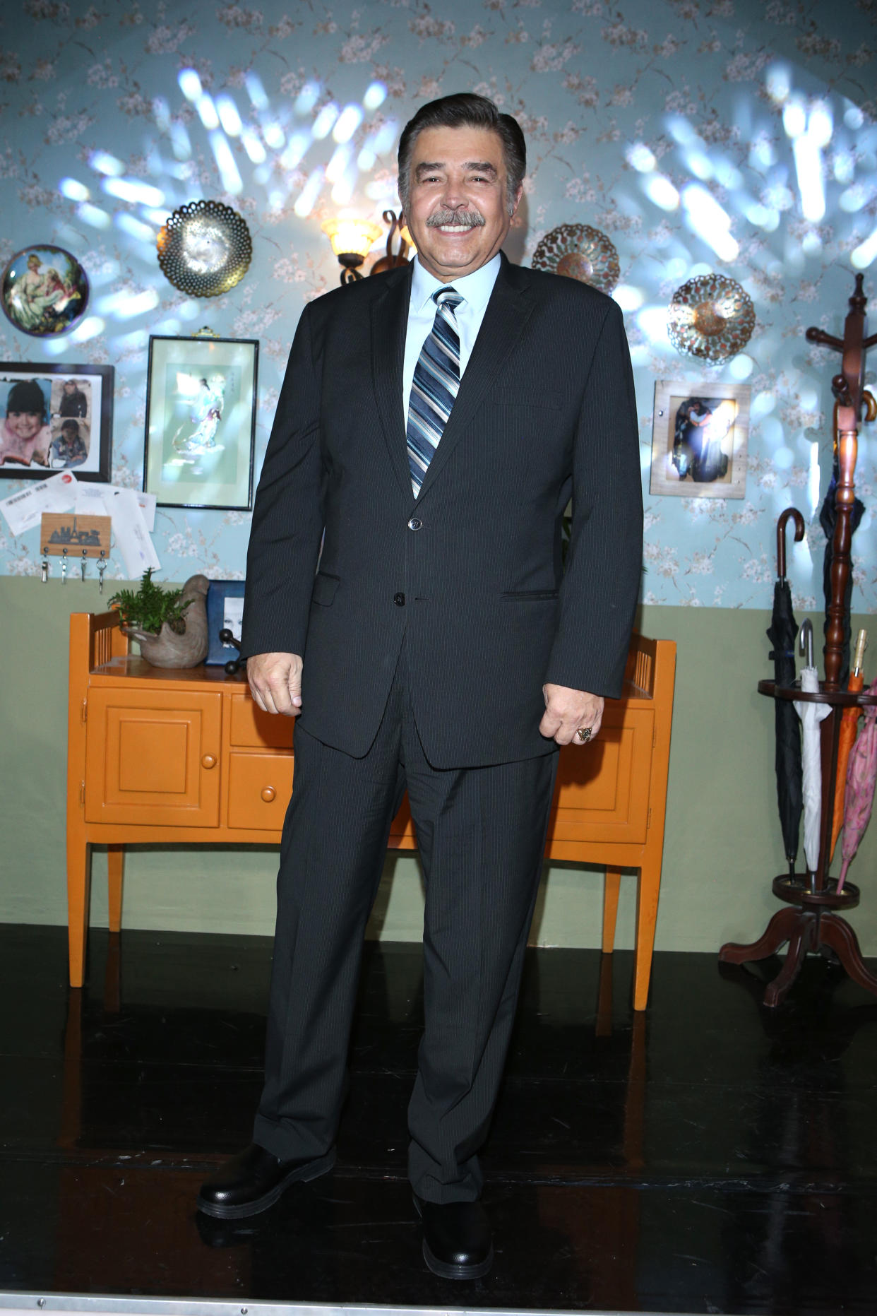 MEXICO CITY, MEXICO - AUGUST 20: Jorge Ortiz de Pinedo poses for photos at the end of a press conference of the TV show 'Una Familia de Diez' at Televisa San Angel on August 20, 2019 in Mexico City, Mexico. (Photo by Medios y Media/Getty Images)