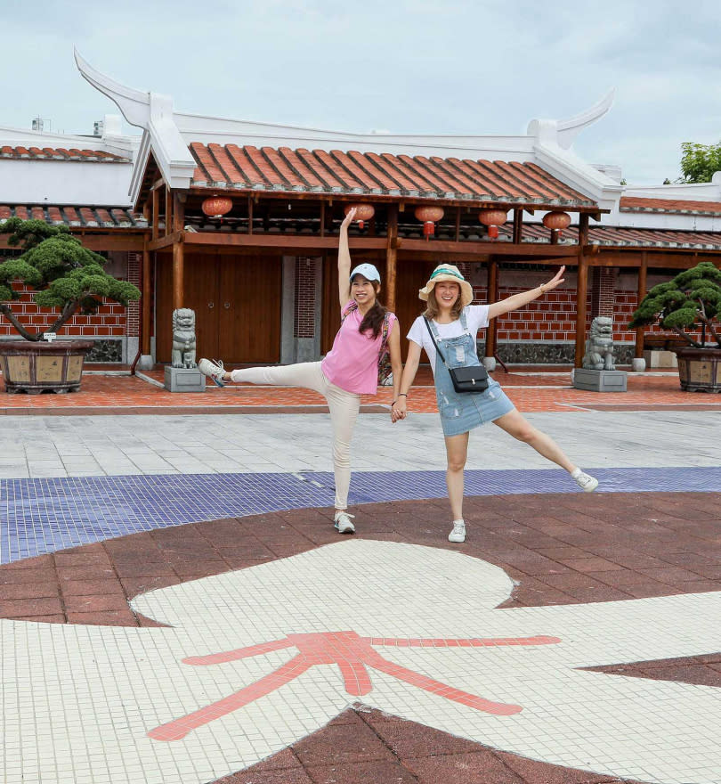 吉野村移民館與象徵客家文化的桐花廣場，正好呈現吉安鄉的多元移民文化。（圖／林士傑攝）