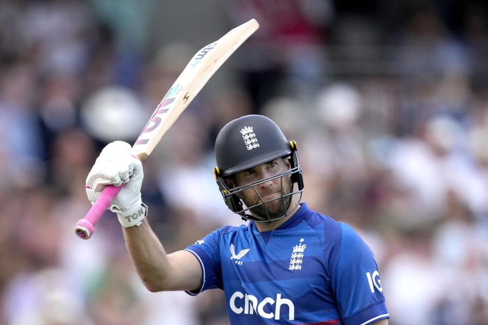 England's Dawid Malan puts his bat up to applause as he leaves the pitch after being dismissed for 127 during the One Day International cricket match between England and New Zealand at Lord's cricket ground in London, Friday, Sept. 15, 2023. (AP Photo/Kirsty Wigglesworth)