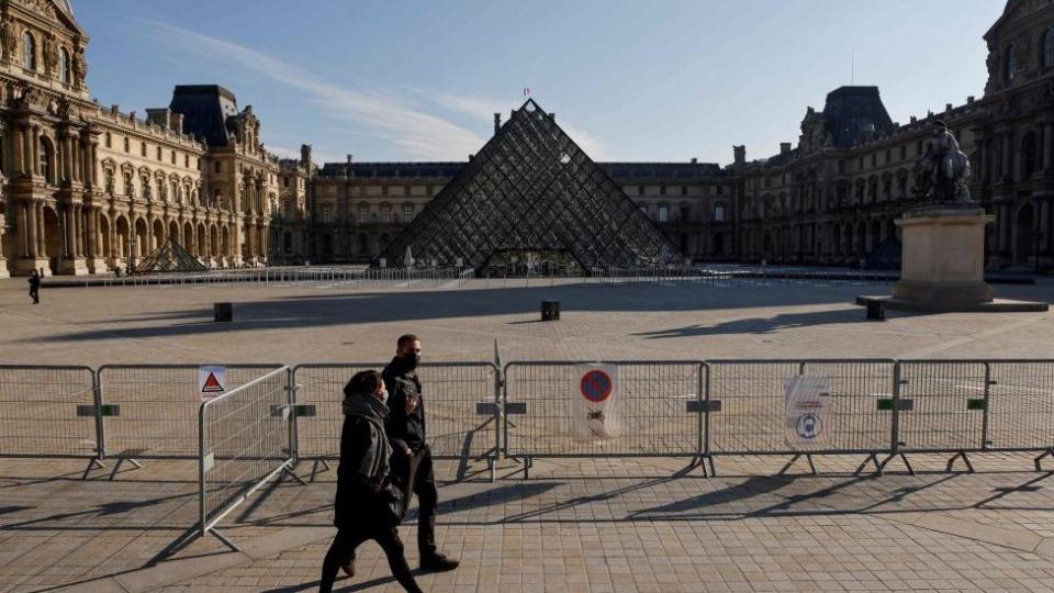 Museo del Louvre en París.