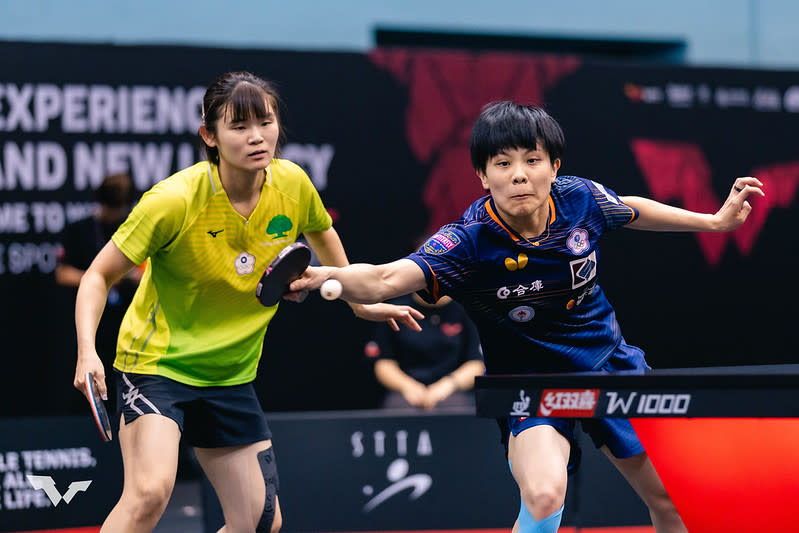 鄭怡靜（右）、李昱諄挺進新加坡大滿貫賽4強。（取自World Table Tennis，3/13比賽照）