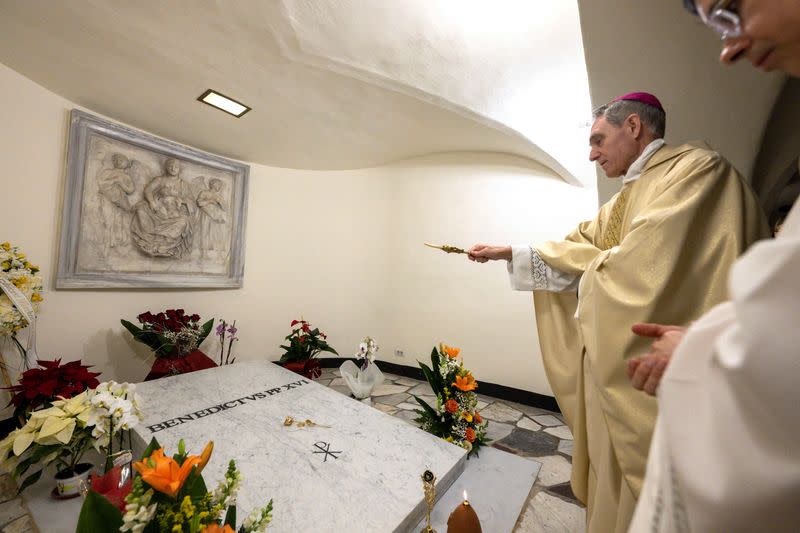 Benedict's top aide leads mass in memory of Pope Emeritus