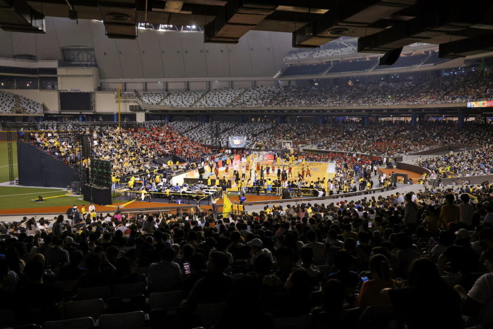 臺北大巨蛋的首場籃球賽，湧進15600名觀眾進場，是臺灣籃球最多觀眾的一場比賽。圖 / 陳賜哿 攝