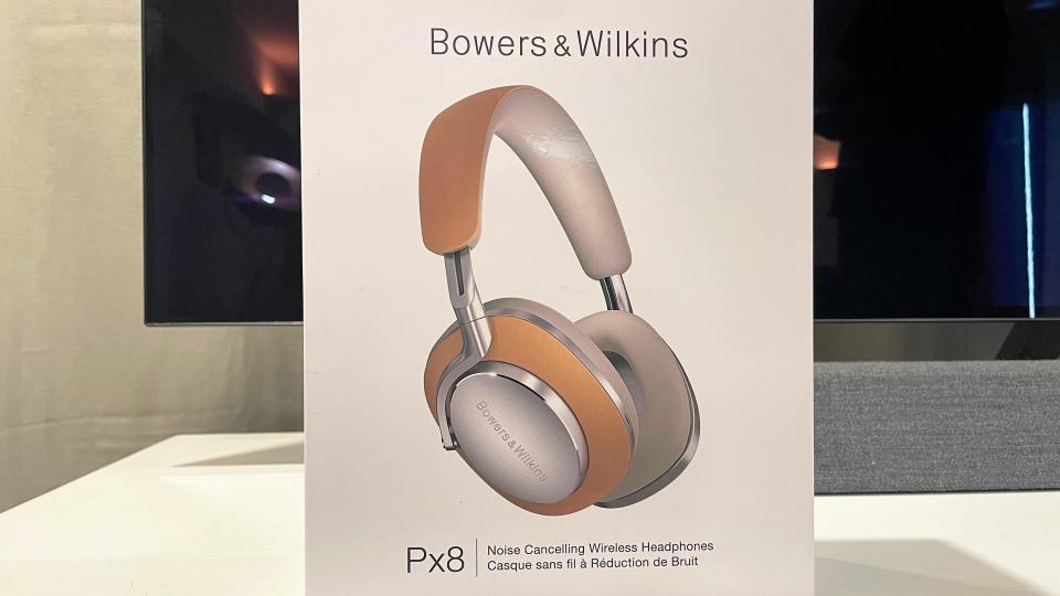 Bowers & Wilkins Px8 packing box