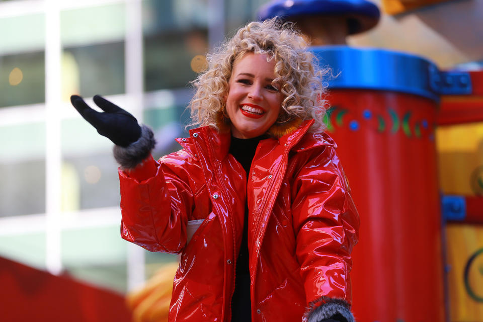 <p>Country singer-songwriter Cam waves to the large crowds in the 91st Macy’s Thanksgiving Day Parade in New York, Nov. 23, 2017. (Photo:Gordon Donovan/Yahoo News) </p>