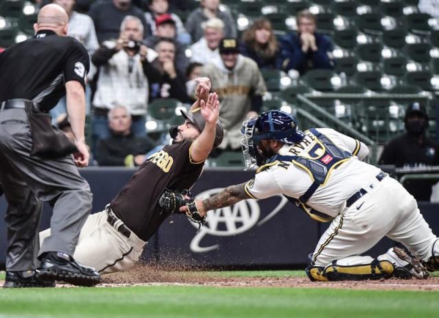 Bradley's hit in 10th gives Brewers 6-5 victory over Padres