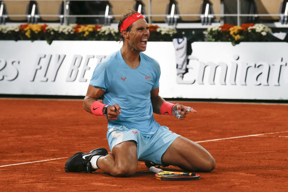 El español Rafael Nadal celebra tras ganar la final del Abierto de Francia en París, el domingo 11 de octubre de 2020. (AP Foto/Michel Euler)