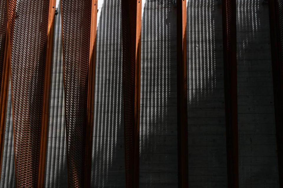 Shadows dance between the intersection of Weather Station buildings.（台北氣象站建築物的光影交叉如同舞蹈般。）