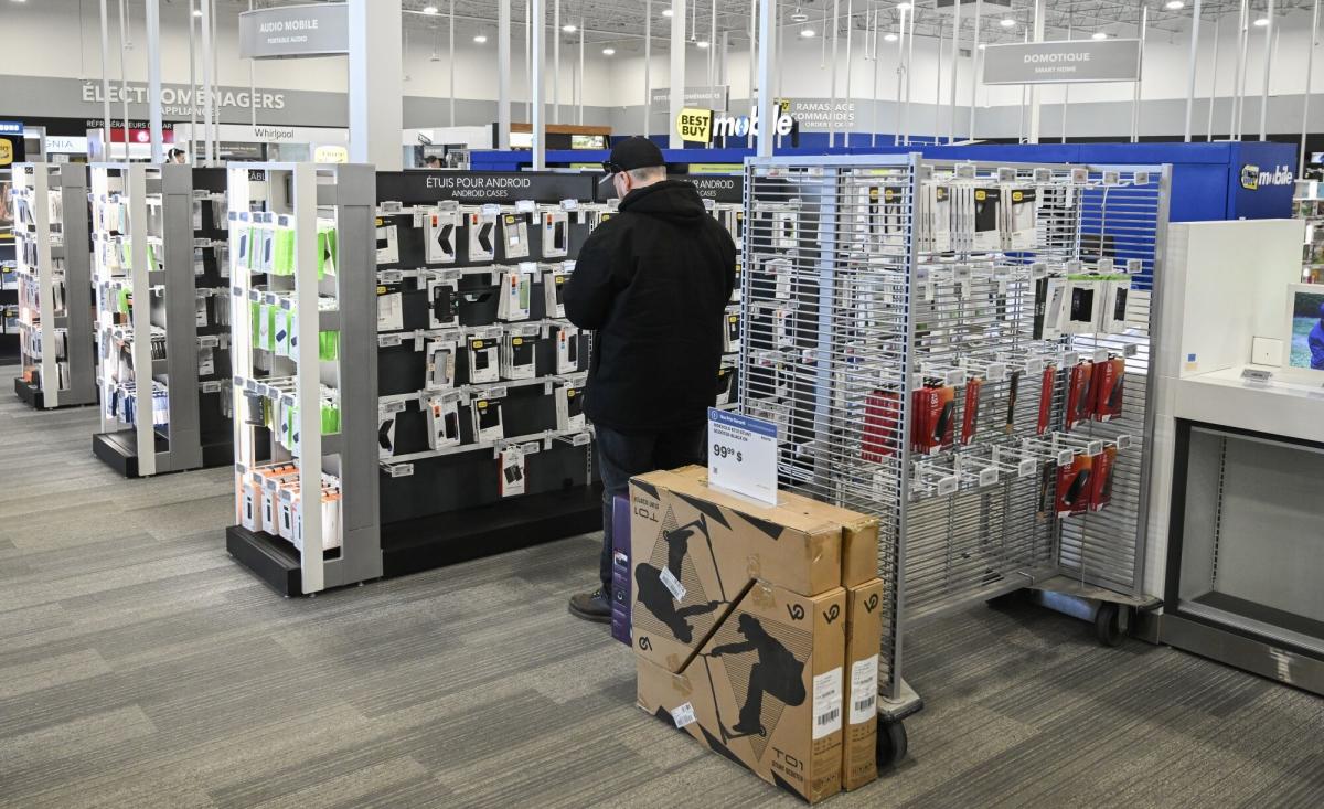 Best Buy forecasts smaller drop in sales ahead of holiday season