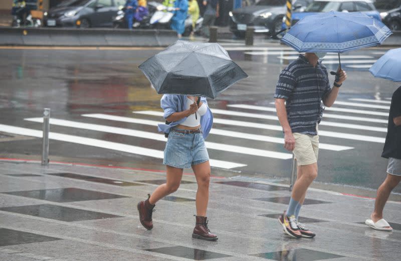 ▲今(16日)上半天桃園以北及東半部偶有局部短暫雨，下午起水氣通過、天氣好轉，東半部仍有局部短暫雨。（圖／記者葉政勳攝，2022.09.03）