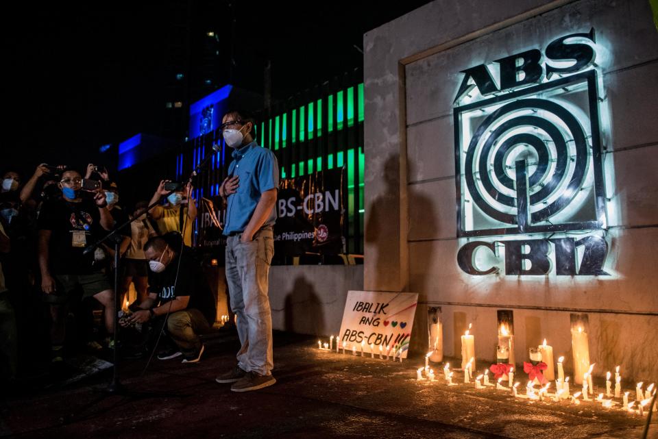 A man speaks during a gathering outside Philippine broadcast network ABS-CBN in Quezon City, Philippines on July 10, 2020 after the House of Representatives denied the renewal of the media giants franchise. (Photo by Lisa Marie David/NurPhoto via Getty Images)