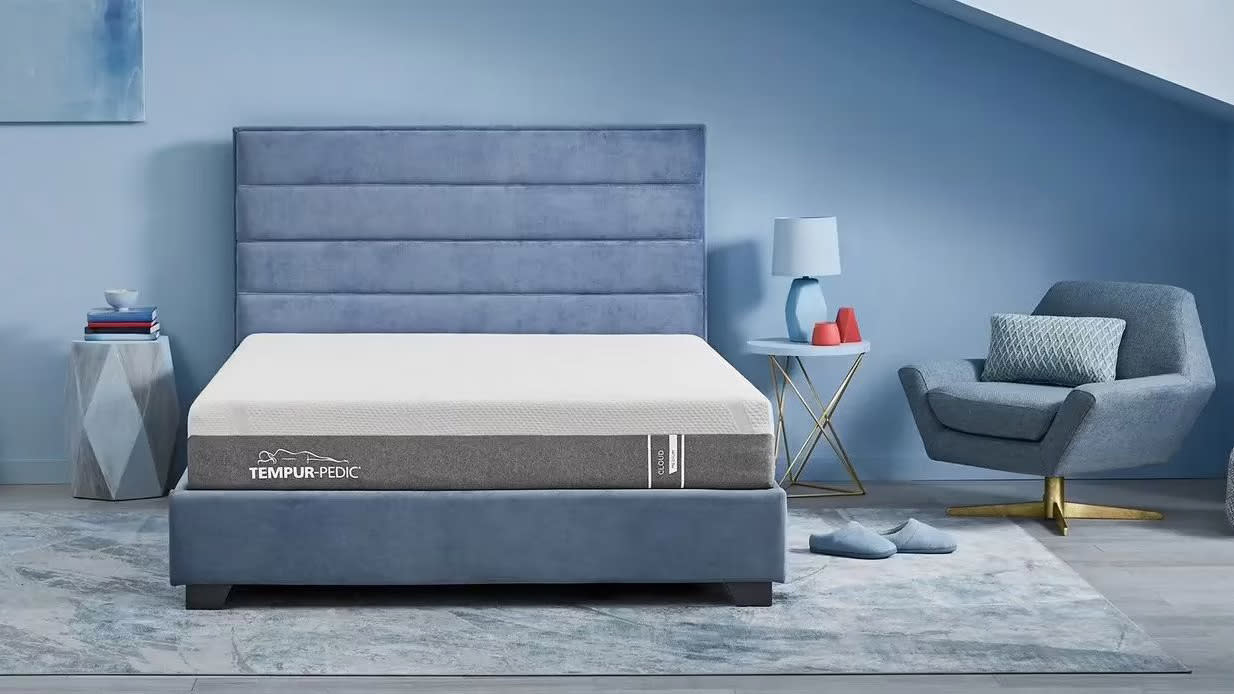  Tempur-Pedic Cloud Hybrid mattress . 