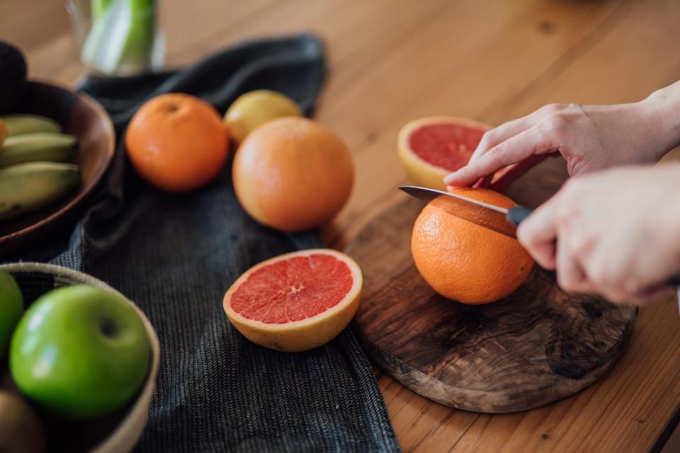 Frische kulinarische Düfte wie Zitrusfrüchte und andere Früchte sind beliebte Noten für Frühlingsdüfte. - Copyright: Oscar Wong/Getty Images