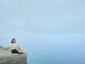 膽子比較大的人可以坐在懸崖邊感受海的壯闊。| The bravest of visitors can sit on the cliff’s edge and bask in the vastness of the sea.