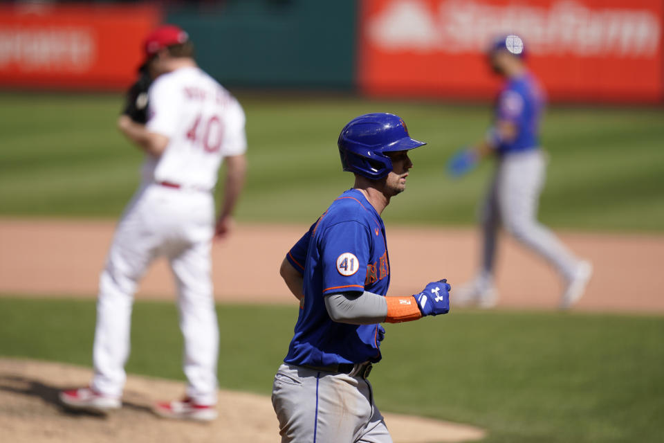 New York Mets' Jeff McNeil jogs in to score on a bases-loaded walk by St. Louis Cardinals starting pitcher Jake Woodford (40) during the eighth inning of a baseball game Thursday, May 6, 2021, in St. Louis. (AP Photo/Jeff Roberson)