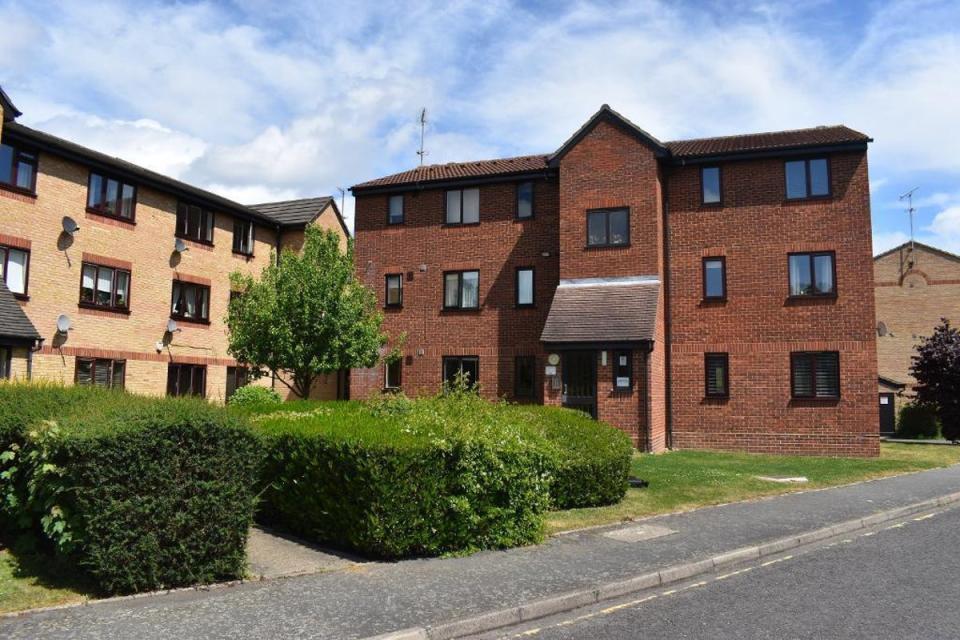 This modern block is on a quiet no-through road (Readings)