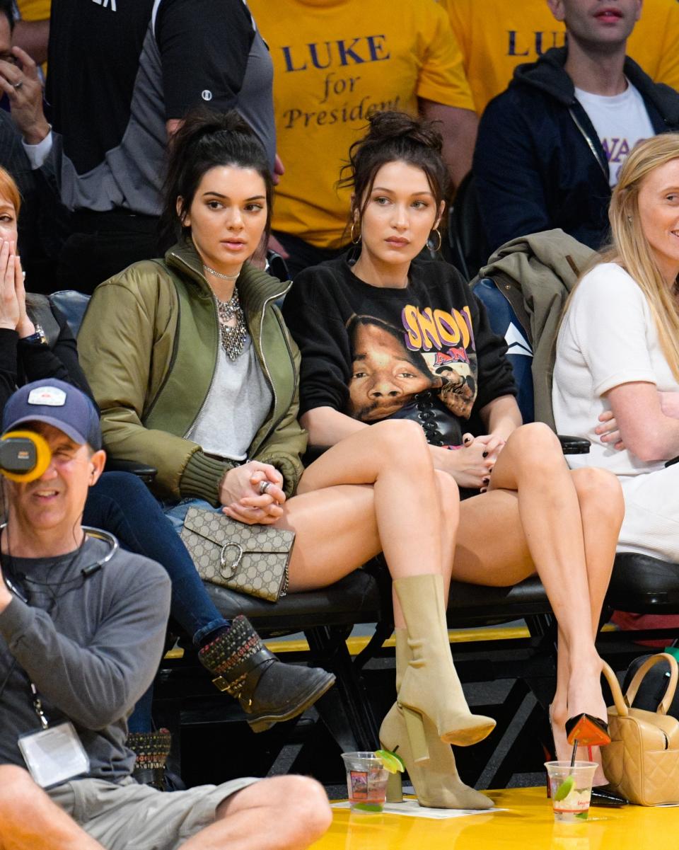 <p>Another Lakers game, another killer outfit, including the ‘it’ Gucci bag. [Photo: Getty] </p>