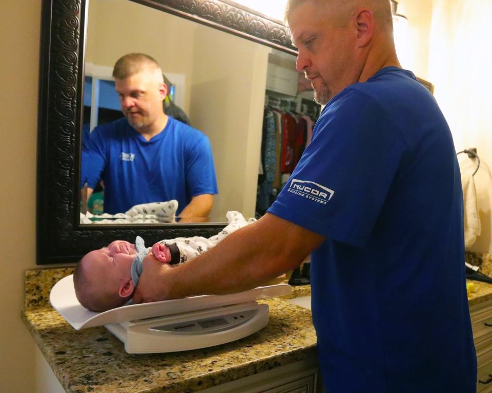 Brad Detwiler weighs David Detwiler before he is hooked up to his dialysis machine for the evening. (Jeff Lange)