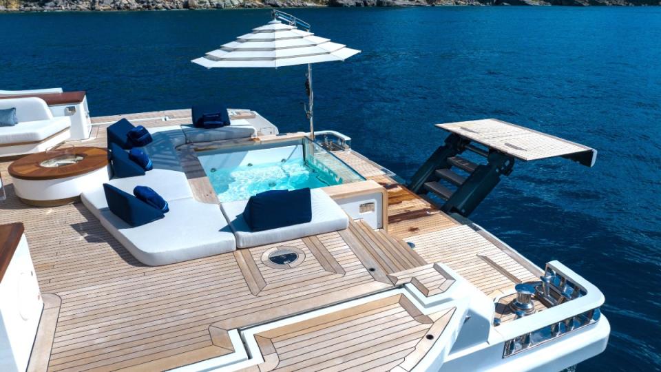 Benetti 34M Oasis 'Grateful'