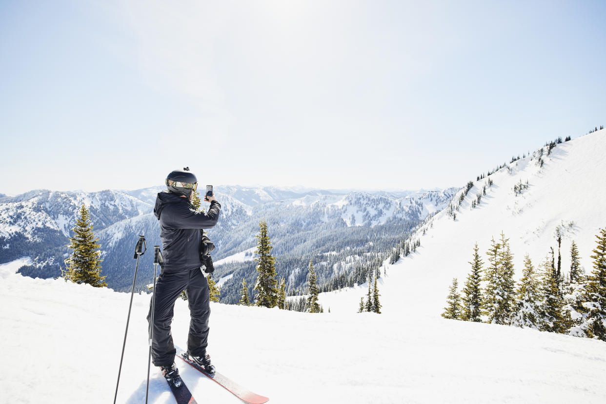 Si vas a practicar deportes de invierno, llévate una buena chamarra especializada/Getty Images.