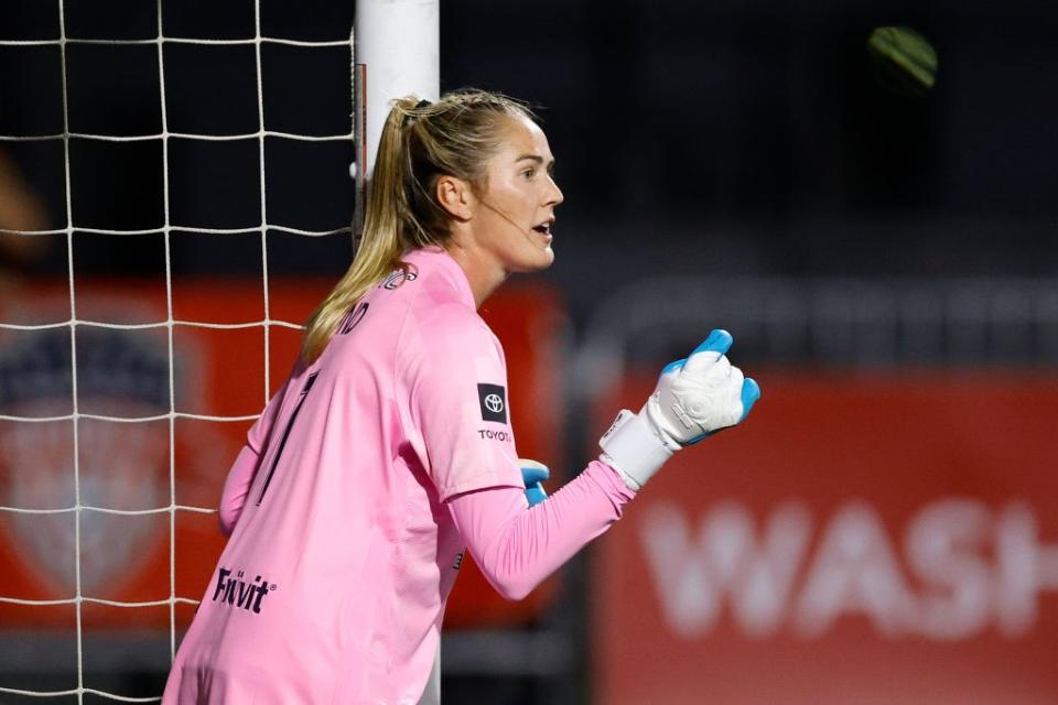 �� North Carolina Courage net cheeky chip after poor goalkeeper giveaway