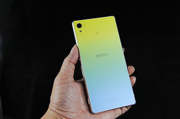 Sony Xperia Z3+ 彩色包膜+康寧玻璃保護貼