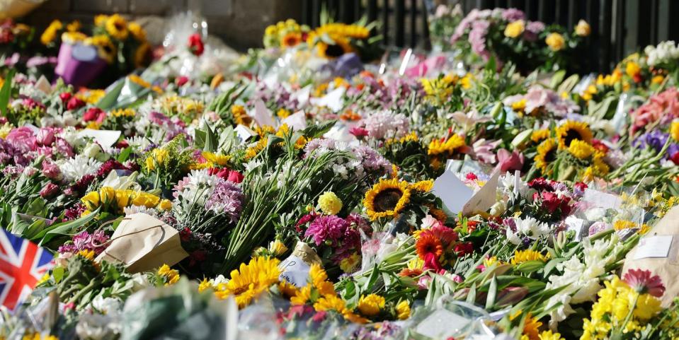 queen floral tributes uk locations  what happens to the flowers
