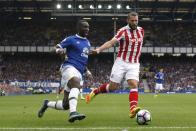 Football Soccer Britain - Everton v Stoke City - Premier League - Goodison Park - 27/8/16 Everton's Yannick Bolasie in action with Stoke City's Erik Pieters Action Images via Reuters / Ed Sykes Livepic EDITORIAL USE ONLY. No use with unauthorized audio, video, data, fixture lists, club/league logos or "live" services. Online in-match use limited to 45 images, no video emulation. No use in betting, games or single club/league/player publications. Please contact your account representative for further details.