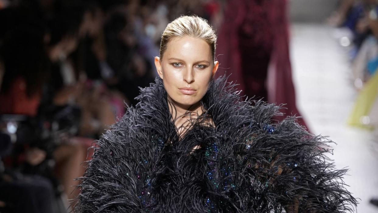 Karolina Kurkova, en el desfile de Elie Saab Alta Costura