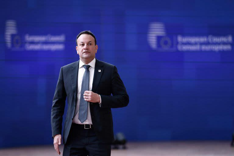 El primer ministro de Irlanda, Leo Varadkar, llega para asistir a una cumbre del Consejo Europeo durante el segundo y último día en la sede de la UE, en Bruselas, el 22 de marzo de 2024.