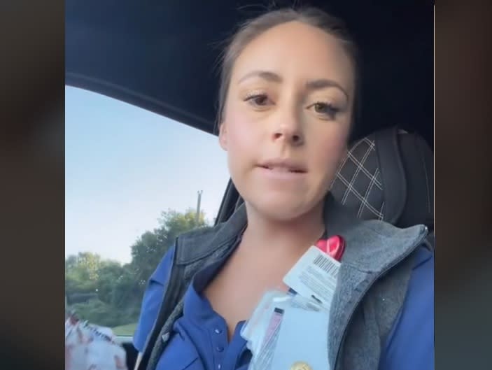 La enfermera identificada como @_katieworkman en uno de sus videos en TikTok. (Captura de video TikTok/@_katieworkman)