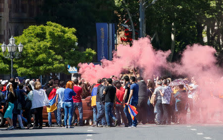 Armenian opposition supporters light a flare as they block a road, after protest movement leader Nikol Pashinyan announced a nationwide campaign of civil disobedience in Yerevan, Armenia May 2, 2018. REUTERS/Gleb Garanich